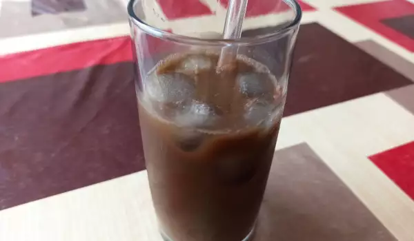 Čokoladna ledena kafa