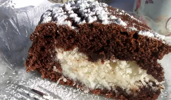Čokoladni kolač sa kremom od kokosa