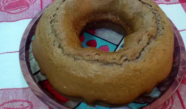 Kolač sa cimetom u kalupu za kuglof