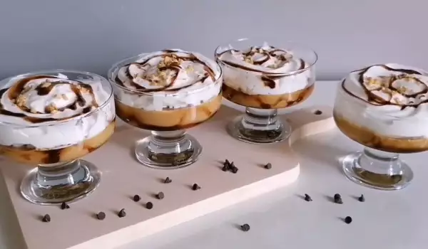 Karamel desert u čaši