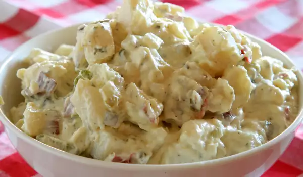 Salata od krompira sa kiselim mlekom