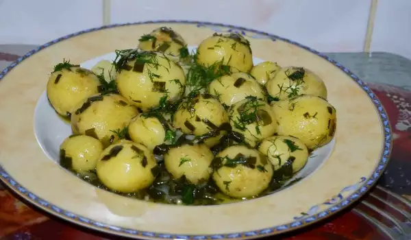 Ukusni krompir i povrće sa maslacem