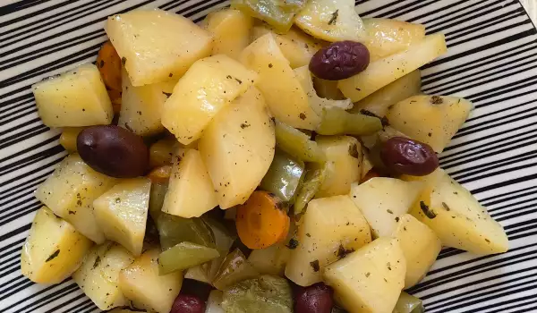 Dinstani krompir sa maslinama na grčki način