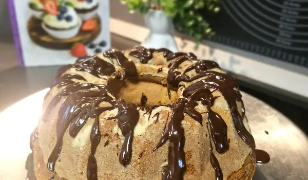 Mekani kuglof sa jabukom i šargarepama