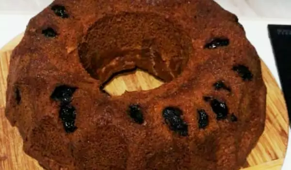 Braon kolač sa šljivama
