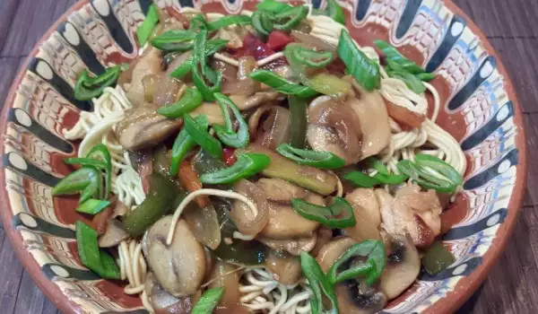 Špagete na kineski način sa piletinom i povrćem