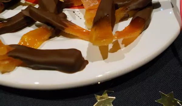 Božićne kandirane kore od pomorandže sa čokoladom