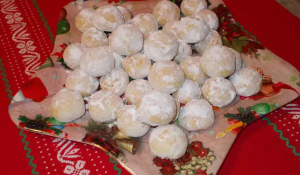 Božićni kolačići od maslaca sa ratlukom i orasima