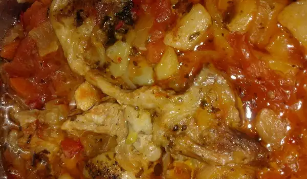 Pileća krilca s paradajzom i krompirom