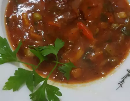 Ćufte u sosu od paradajza i povrća