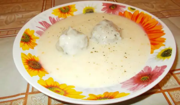 Ćuftice sa pirinčem i mlečnim sosom