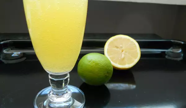 Limunada sa pomorandžom, limetom i mentom