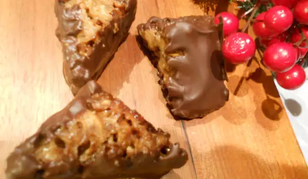 Nussecken - mali čokoladni kolači sa mnogo orašastih plodova