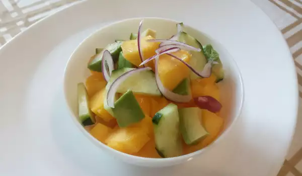 Karipska salata sa mangom i avokadom