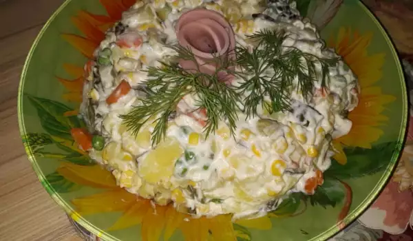 Praznična salata sa majonezom