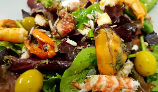 Mediteranska salata sa morskim plodovima