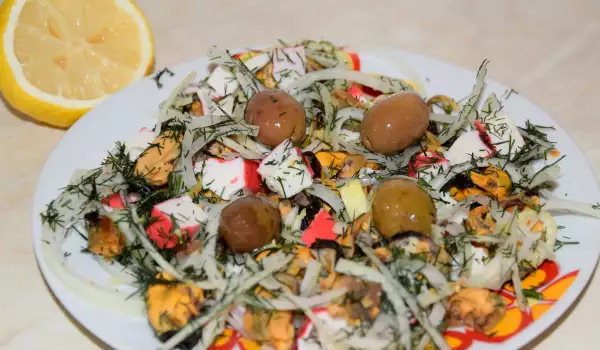 Jednostavna salata od školjki sa surimi štapićima