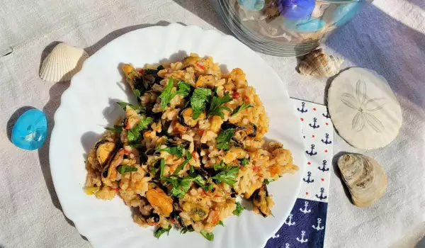 Školjke sa pirinčem i paprikom