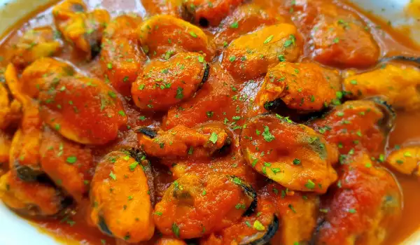 Pikantne školjke sa paradajz sosom