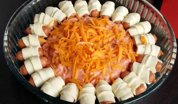 Mini hot dog sa umakom od sira i pardajz sosom