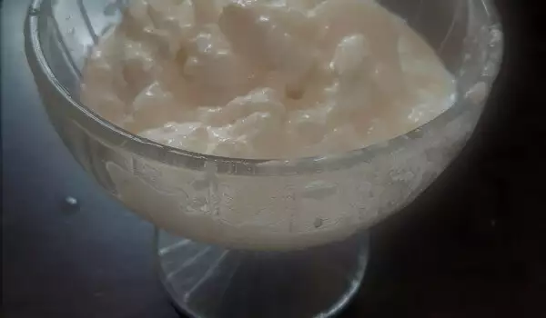 Domaće kiselo mleko sa kvasom od pavlake