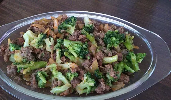 Ukusan gratin sa brokolijem i mlevenim mesom