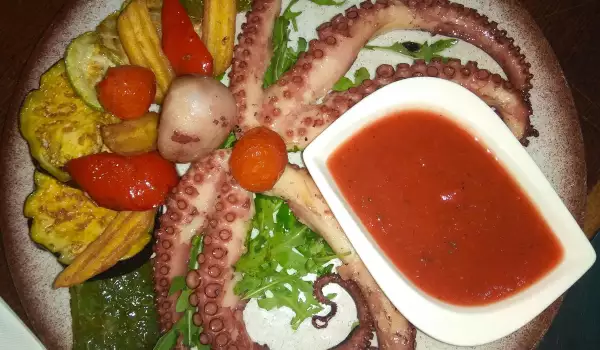 Grilovana hobotnica sa sosom od povrća