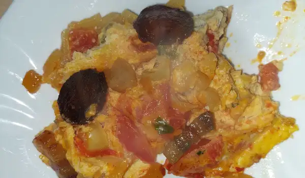 Omlet sa povrćem, kobasicom i slaninom