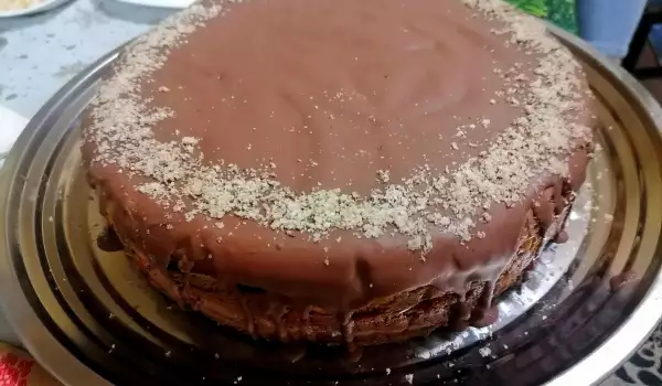 Čokoladna torta sa orasima i sirupom