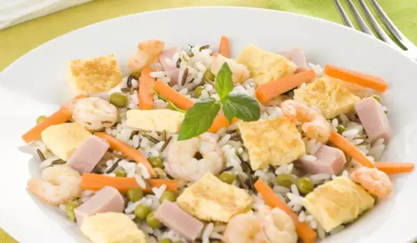 Salata sa pirinčem i belom ribom