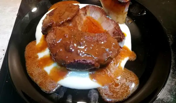 Oso buko (Osso buco) na kanapeu od krompira