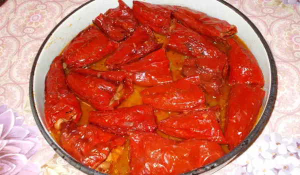 Paprike punjene mlevenim mesom, kukuruzom i crvenim pasuljem