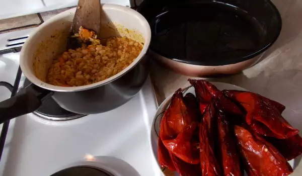Posne sušene paprike sa prazilukom, pirinčem i pasuljem