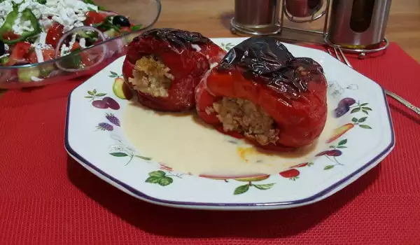 Punjene paprike sa mlečnim sosom
