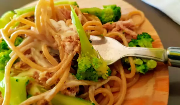 Zdravi integralni špageti s brokolijem