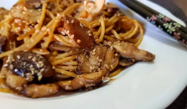 Pržene špagete sa pečurkama i susamom