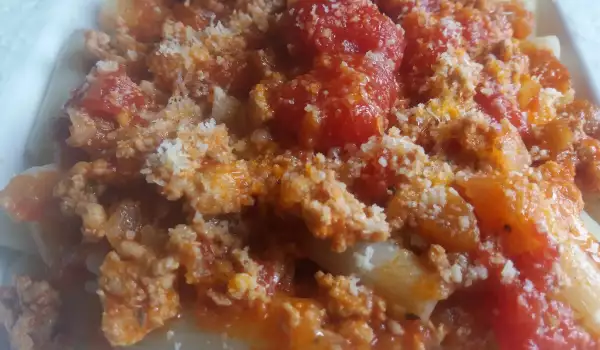 Testenina u paradajz sosu sa patlidžanom i mesom