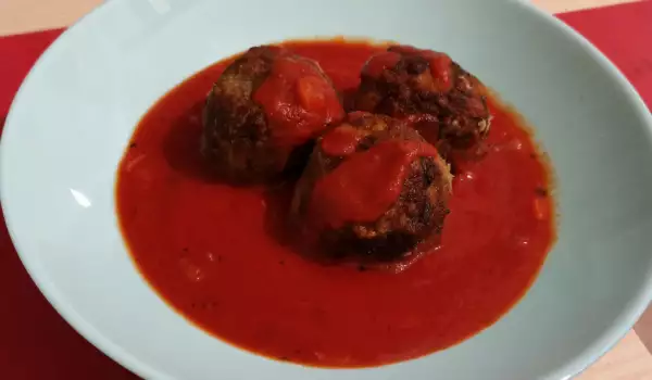 Ćuftice od patlidžana sa paradajz sosom