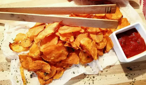 Pečeni čips od slatkog krompira u rerni