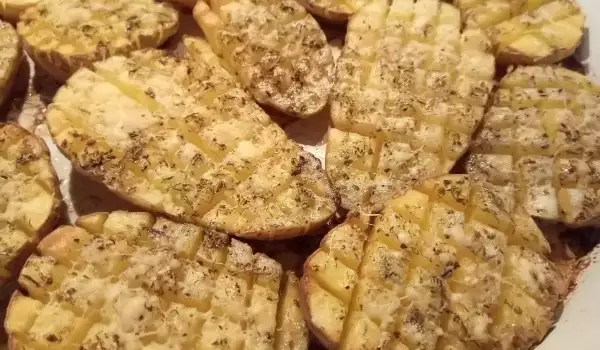 Pečeni krompir sa koricom od parmezana