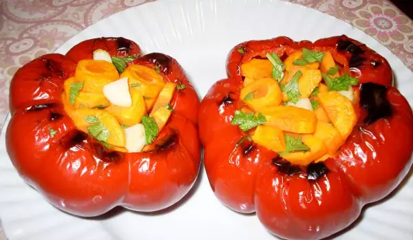 Pečene marinovane paradajz-paprike sa šargarepom