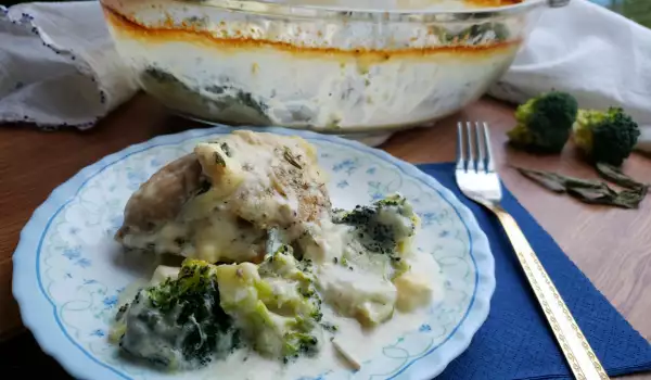 Piletina sa brokolijem, topljenim sirom i pavlakom