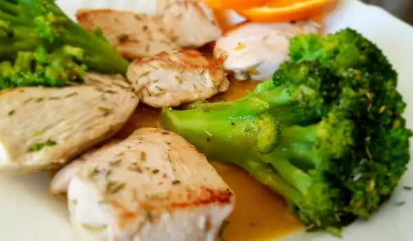 Pržena piletina sa maslacem i brokolijem