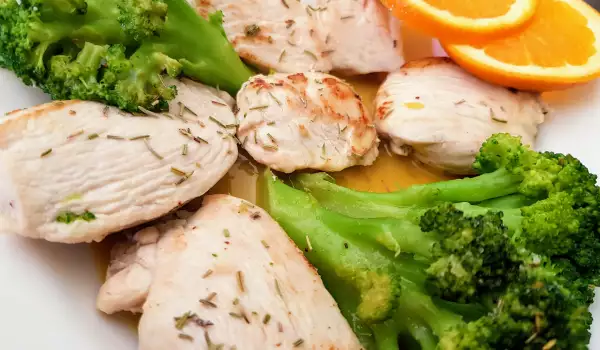 Pržena piletina sa maslacem i brokolijem