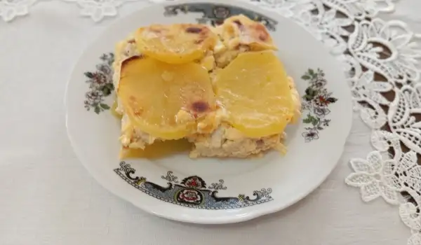 Musaka od belog mesa i krompira sa domaćom šunkom