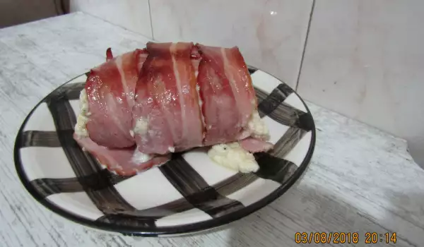 Pileći rolat obavijen slaninom