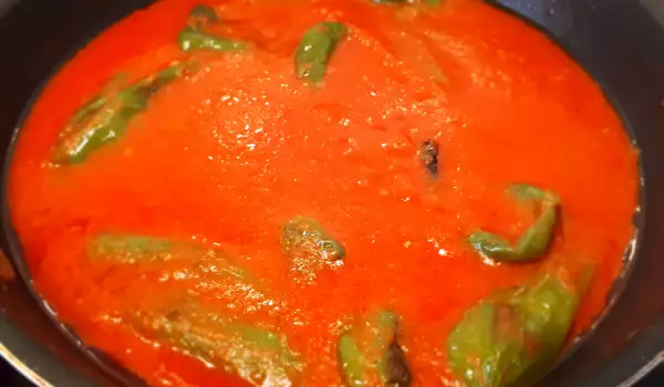 Mamine paprike sa paradajz sosom