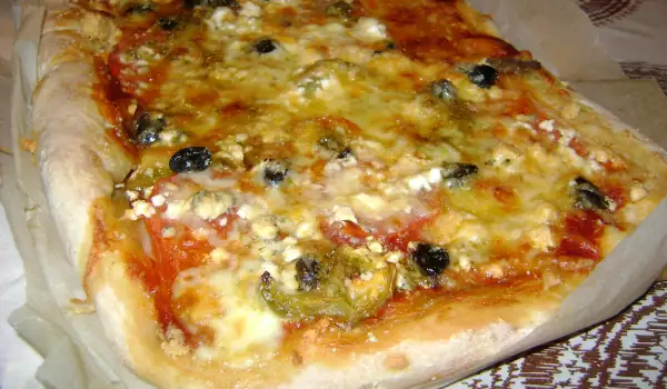 Pica sa pet vrsta sira i pestom đenoveze