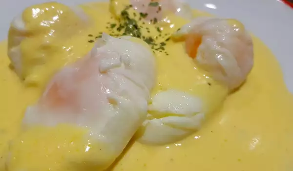 Poširana jaja sa sosom Holandez