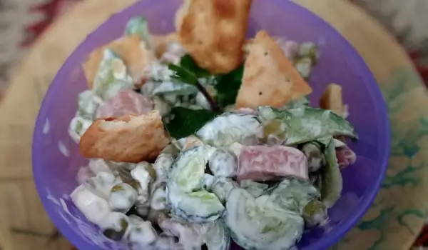 Poljska salata sa graškom i kobasicama